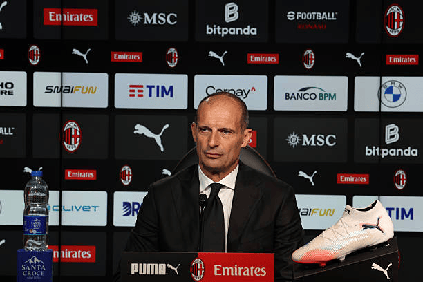 萨勒马科尔, 交给俱乐部, 一切都必须 萨勒马科尔, 交给俱乐部, 一切都必须