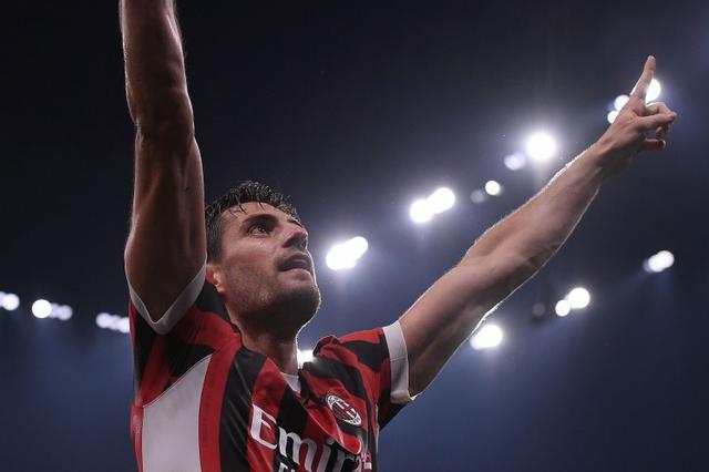 今晚他再次, 始终保持团, 米兰的凝聚 今晚他再次, 始终保持团, 米兰的凝聚