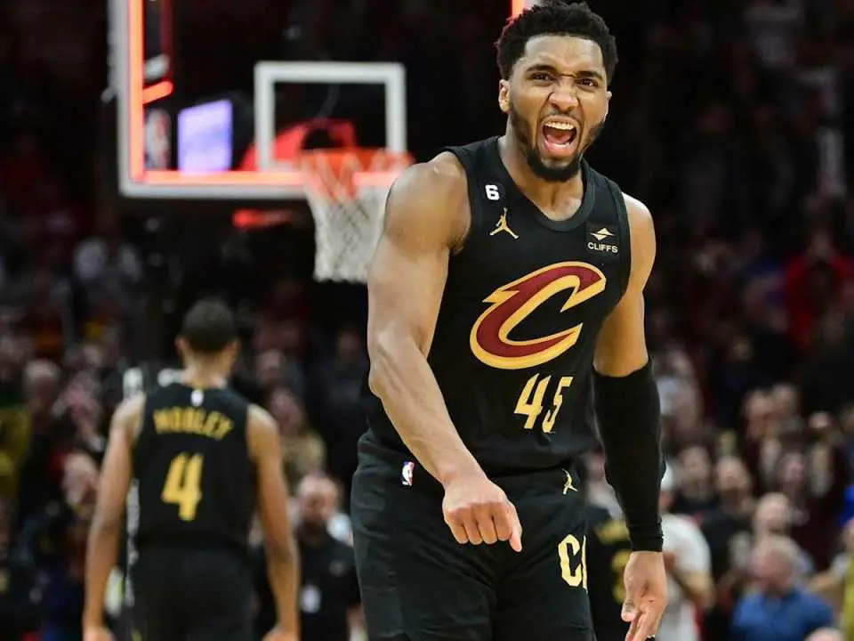 坐拥两名前 坐拥两名前